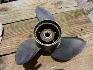 Evinrude OMC Boat Propeller 391290  3 Blade 15 x 17 RH stainless Prop - Picture 1 of 3