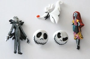Nightmare Before Christmas ~  Disney License Buttons ~ Jesse James Dress It Up - Picture 1 of 2