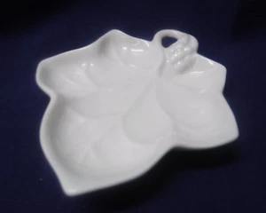 Lilian Vernon Ceramic White Grape Leaf DISH 4.5" Trinkets Earrings Rings Candy - Picture 1 of 5