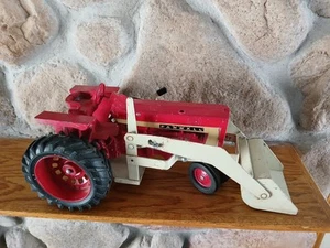 International Mccormick Farmall 806 Tractor With Front End Loader Nice! - Picture 1 of 11