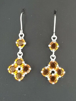 Preciosos pendientes colgantes hechos con piedras de topacio colorado claro Swarovski. Hecho en el Reino Unido Foto 1 de 4