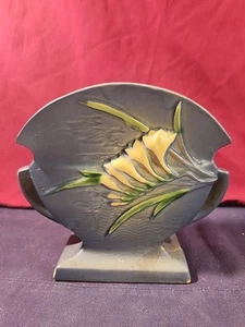 Roseville Freesia Pillow Vase 199-6 - Picture 1 of 10