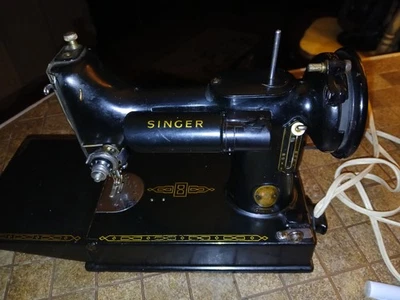 1960 Singer Vintage Featherweight Sewing Machine 221K  Red S Series - Image 1 of 4
