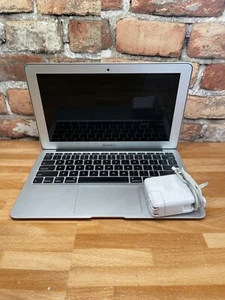 Portatile MacBook Air 11" (2014) A1465 Intel Core i5-4260U 1,40 GHz 4 GB Ram 128 GB SSD - Foto 1 di 5