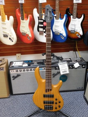 Bajo eléctrico Cort B4 Foto 1 de 4