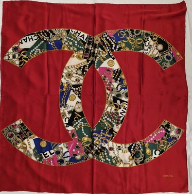 Bufanda Chanel Grande 100% Seda Bijoux Rara Roja con Joya Monograma CC Foto 1 de 4