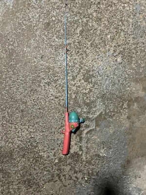 BARBIE GIft Shakespeare Youth Fishing Rod Spincast Reel Combo Kit Barbie Pink - Image 1 of 3