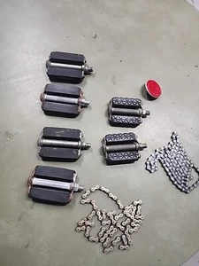 LOT OF SCHWINN STINGRAY FASTBACK KRATE ETC 3 PAIR PEDALS 2 CHAINS 1 REFLECTOR  - Picture 1 of 24