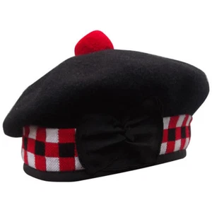 Nuevo sombrero escocés negro mezclado de lana Balmoral liso y dados con pompón rojo en la parte superior - Imagen 1 de 14