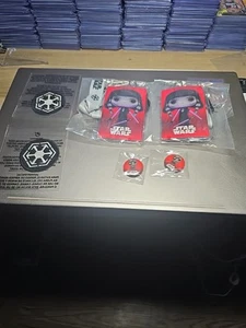 2 NEUE Funko Star Wars Gaming Greats Darth Traya Schlüsselband und Nihilus, Sion Pins - Bild 1 von 2