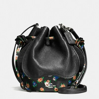 NUEVO CON ETIQUETAS $350 COACH Bandolera con Cordón BOLSO DE PÉTALO CUERO GUIJARRO Mezcla Floral F57544 Foto 1 de 4