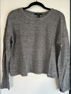 Forever 21 Knitted Gray and White Long Sleeve Sweater Size Medium - Imagem 1 de 4