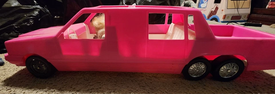 Barbie vintage años 90 limusina elástica rosa caliente piscina/bañera de hidromasaje 32" de largo Foto 1 de 4