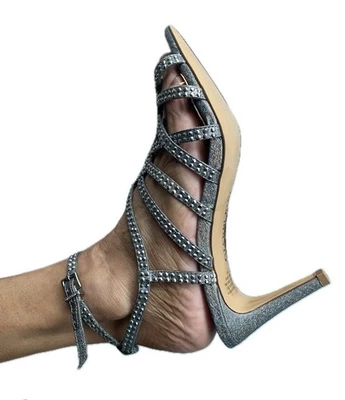 Tacones Gianni Bini plateados con tiras para mujer de 3" talla EE. UU. 8,5 M ¡Excelente estado! Foto 1 de 4