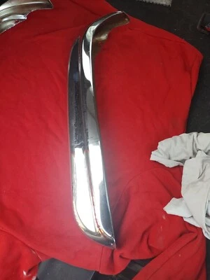 Parachoques trasero parrilla baja mercedes benz w111 280se 3.5 cupé/cabrio. Parte superior izquierda Foto 1 de 3