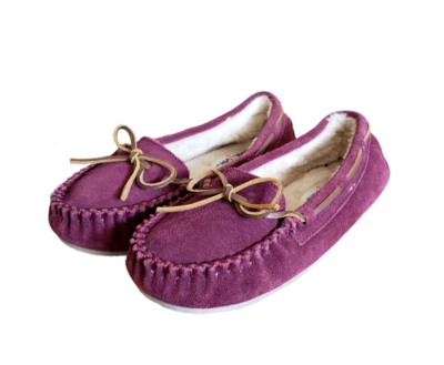 Zapatos sin cordones Minnetonka 40103 mocasines forrados de gamuza púrpura para mujer talla 9M Foto 1 de 4