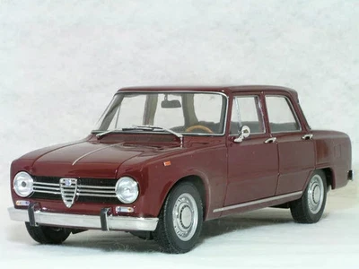 Minichamps 1/18 Alfa Romeo Giulia 1300 Super 1966 rosso scuro pressofuso - Immagine 1 di 3