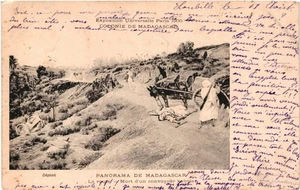 CPA Carte Postale Madagascar Panorama La route Mort d'un convoyeur Kabyle 1901 V - Picture 1 of 2