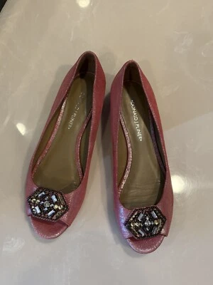 Donald J Pliner Sonet Coral Metálico Mujer Talla 8 Punta Abierta Cuña Baja Foto 1 de 4