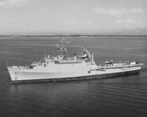 "Estampado fotográfico brillante" de la Marina de los Estados Unidos LPD-1 USS Raleigh 1962-1991 (8"" x 10") - Imagen 1 de 1