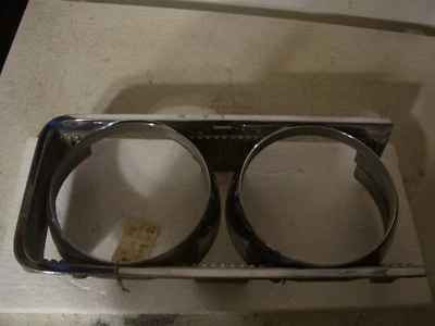 64 1964 Buick Wildcat faro bisel derecho Lesabre?? 1363490 diestro Foto 1 de 4