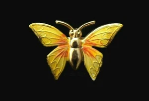 VINTAGE LIGHTWEIGHT GOLD TONE & ENAMEL BUTTERFLY BROOCH - Picture 1 of 4