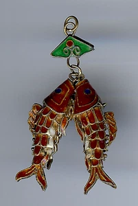VINTAGE 3D GELENKBAR BEWEGLICH SILBER EMAILLE PAAR FISCH ANHÄNGER AUS CHINA - Bild 1 von 2