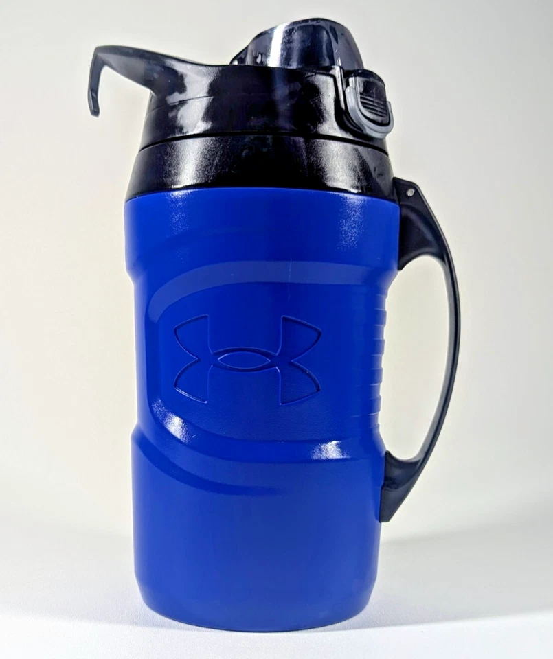 JARRA UNDER ARMOUR PLAYMAKER 64oz. NUEVA SIN ETIQUETAS. INS. BOTELLA DE AGUA CON GANCHO INCORPORADO Academy Foto 1 de 4