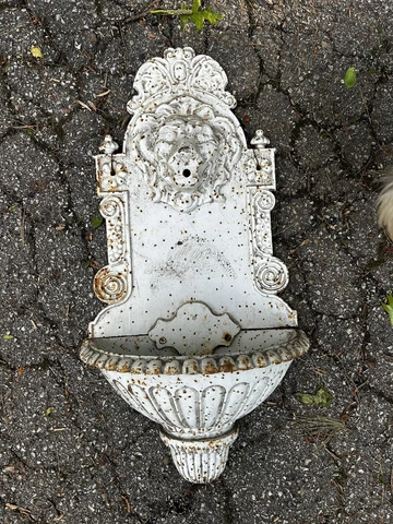 Cast Iron French Empire Style Lion Head Outdoor Garden Wall Water Fountain White Cover