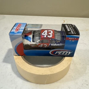 2011 A.J. Allmendinger #43 US Air Force Ford Fusion Action 1:64 - Picture 1 of 3