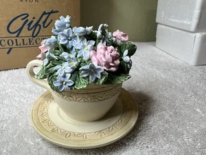 Juli Larkspur Blume des Monats Teetasse Musical AVON 1998 - Bild 1 von 12