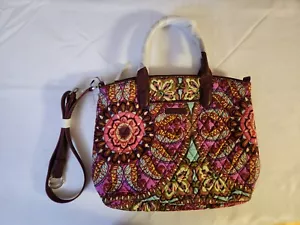 BORSA CASUAL VERA BRADLEY NUOVA CON ETICHETTE IN RESORT MEDAGLIONE PREZZO AL DETTAGLIO CONSIGLIATO DAL PRODUTTORE $108,00 - Foto 1 di 5