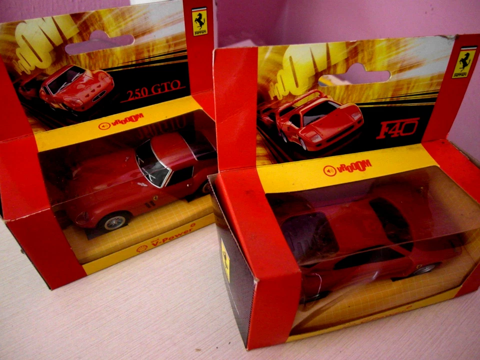 Ferrari Automodello - Rosso F40 e 250 GTO auto collezione retrocarica vintage ne - Immagine 1 di 4