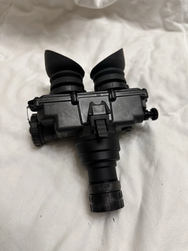 PVS-7  Goggles, GEN 3 Night Vision with MX-10130D/UV Green Phosphor Intensifier - Image 1 of 4