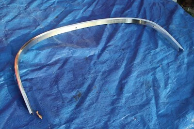 Acabamento de moldura de borda labial roda traseira Ford 1977 1978 1979 Ltd II fabricante de equipamento original - Imagem 1 de 4