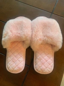 Pink Plush House Shoes NEW One size fits most Beautiful - Picture 1 of 2
