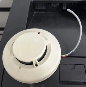 SYSTEM SENSOR 2112/24TD PHOTOELEKTRONISCHER RAUCHMELDERKOPF 12-24VDC. - Bild 1 von 4