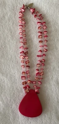 Colar com fio Coldwater Creek 2 fios rosa quente concha com pingente - Imagem 1 de 4