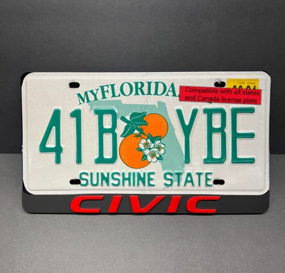 Marco de matrícula personalizado 3D rojoLOGOTIPO CÍVICO emblema de coche MULTICOLOR Foto 1 de 4