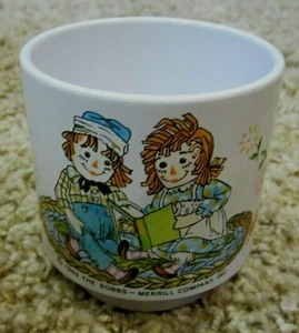 1969 Bobbs-Merrill Company, Inc. Raggedy Ann & Andy Plastic Mug by Oneida Ware - Picture 1 of 5