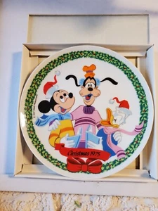Walt Disney 1974 Christmas Plate Donald Duck Goofy Mickey NIB NWT SCHMID - Picture 1 of 4