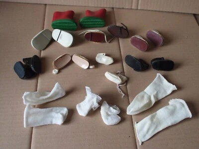 LOT paires de chaussures anciennes pour poupee - Photo 1/4