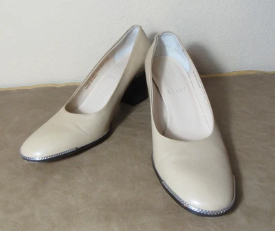 Zapatos de salón Bally Of Switzerland "Teatro" beige con tacón apilado de 2,5" talla 6,5 Foto 1 de 4