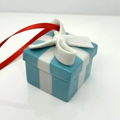 Caja de regalo azul Tiffany baratija adorno navideño porcelana de hueso Foto 1 de 4