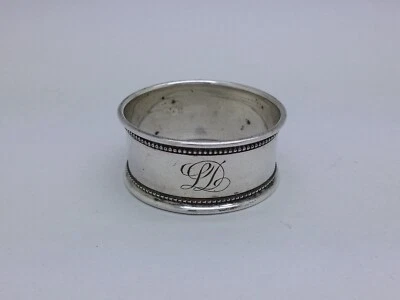 Antiguo anillo servilletero inglés de plata esterlina con cuentas iniciales "LD" fechadas 1908 Foto 1 de 4