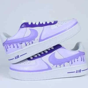 Scarpe personalizzate Air Force 1 retrò lilla e viola swooshes a goccia cartone animato uomo donna  - Foto 1 di 24