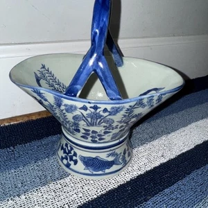 Vintage Asian chinosiere signed blue white ceramic handled basket with fish - Picture 1 of 2