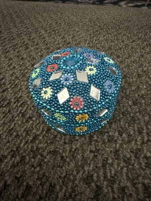 Caja de baratija de metal decorativa espejo y cuentas de piedra trabajo lata usado en excelente estado limpio Foto 1 de 4