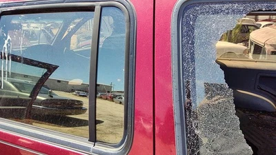 Левое заднее вентиляционное стекло с рамой для Ford Explorer 1991-1997 годов выпуска - Изображение 1 из 3