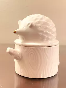 Anthropologie White Ceramic Hedgehog Lid on Nesting Measuring Cups , Gold Snail - Picture 1 of 13